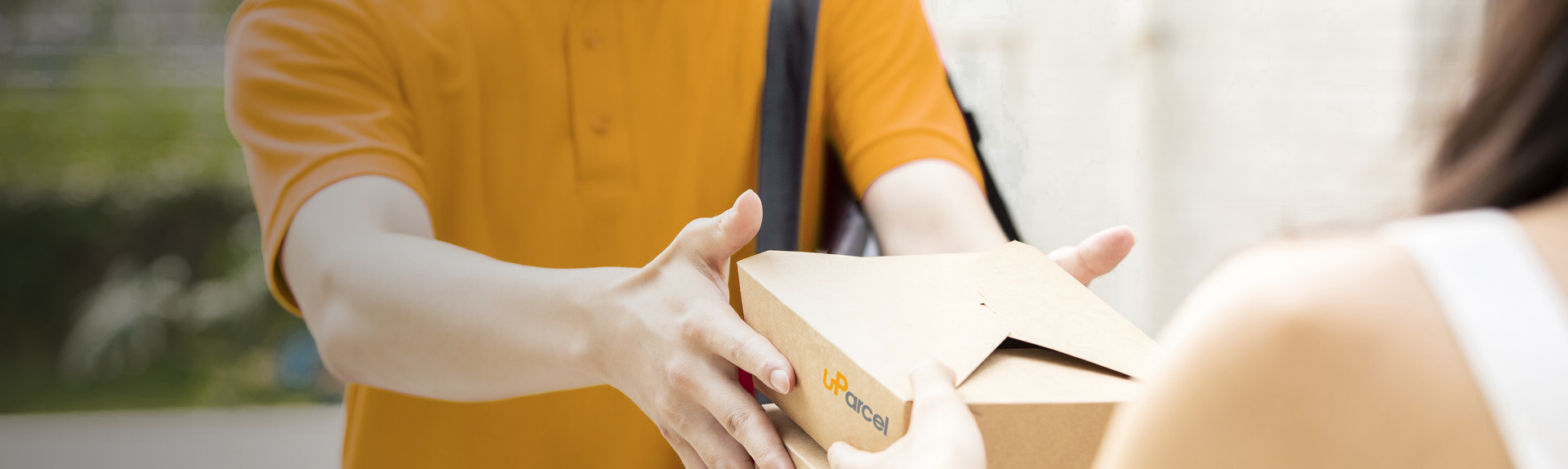 uParcel’s September Peak Mooncake Delivery Could Earn a Paris Trip 🇫🇷🥮